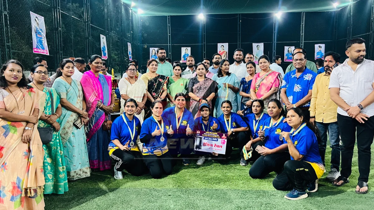 Women Cricket : हातात बॅट आणि डोळ्यात जिद्द! खासदार प्रतिभा धानोरकर यांच्या संकल्पनेतून महिलांची फटकेबाजी!