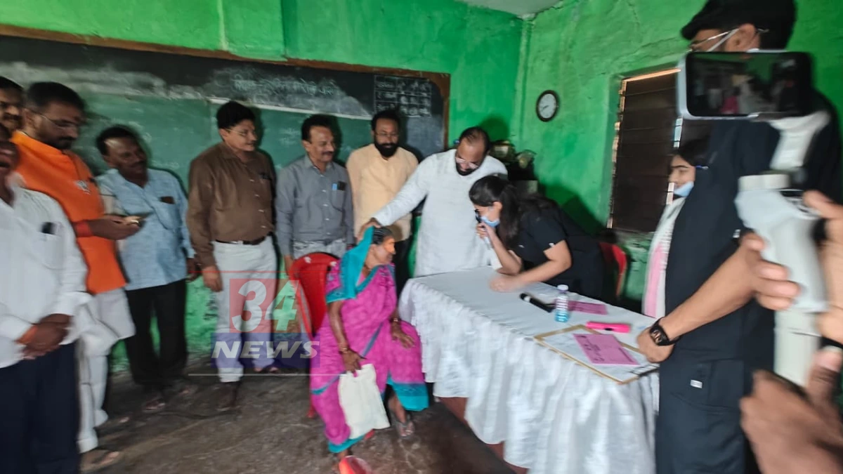Free Health Camp । धानोरा जिल्हा परिषद शाळेत भरला 'आरोग्याचा कुंभमेळा'; नागरिकांच्या चेहऱ्यावर समाधान