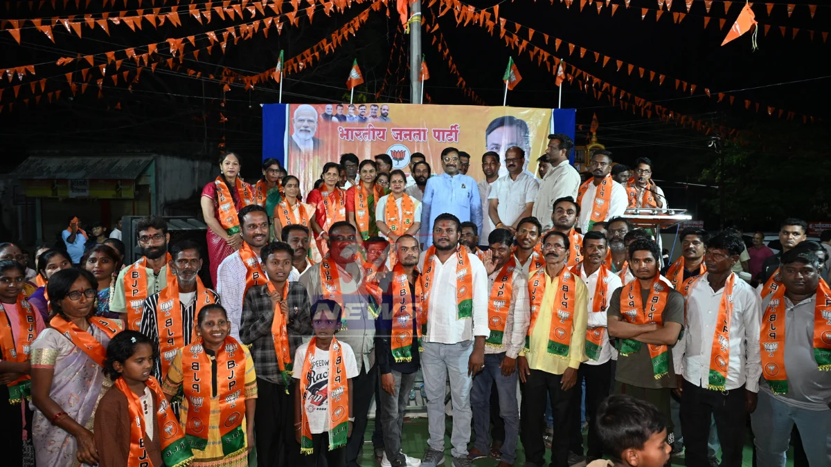 BJP Party । चंद्रपुरात भाजपचा 'मेगा शो'; मुनगंटीवारांच्या उपस्थितीत १५६ कार्यकर्त्यांनी हाती धरले 'कमळ'!