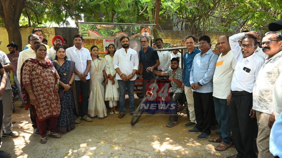 Help for Divyang । दोन पायांनी दिव्यांग असूनही खचला नाही; आता 'हा' मदतीचा हात देणार बळ!