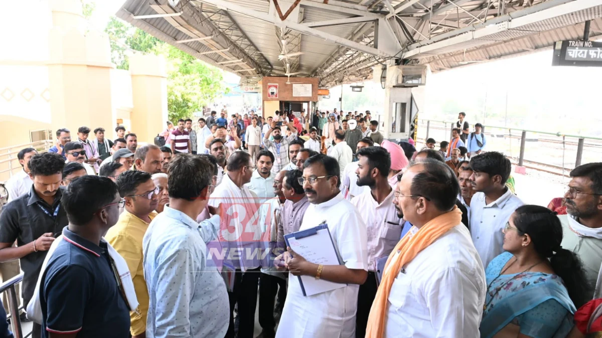 Sudhir Mungantiwar Railway Update