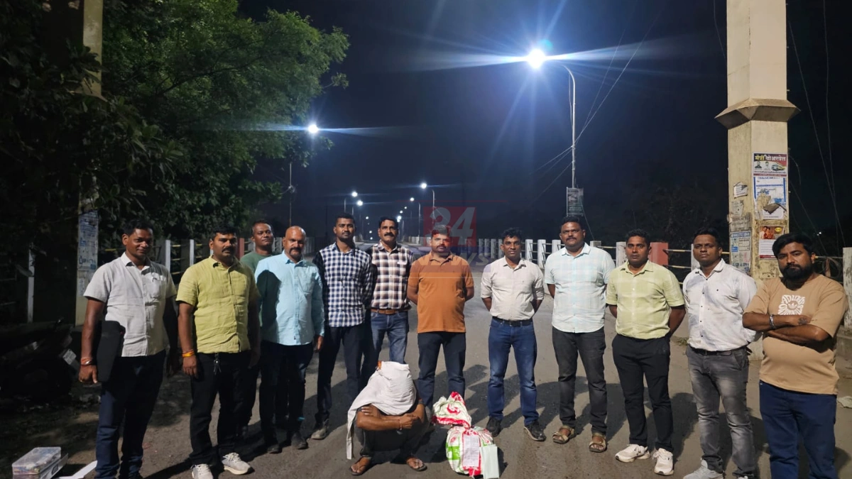 Ancient Fossils Found । हिमयुगातील गुपित उघड! प्रा. सुरेश चोपणे यांनी शोधून काढले महाराष्ट्रातील पहिले 'बायसन' जीवाश्म Ancient Fossils Found । हिमयुगातील गुपित उघड! प्रा. सुरेश चोपणे यांनी शोधून काढले महाराष्ट्रातील पहिले 'बायसन' जीवाश्म