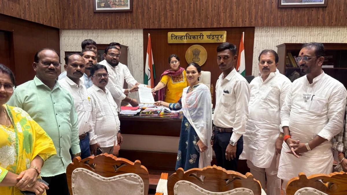 Chandrapur Haldi Fight Chandrapur Haldi Fight । हळदीत नाचताना पाय पडला, चप्पल तुटल्याने धारदार शस्त्र निघाले