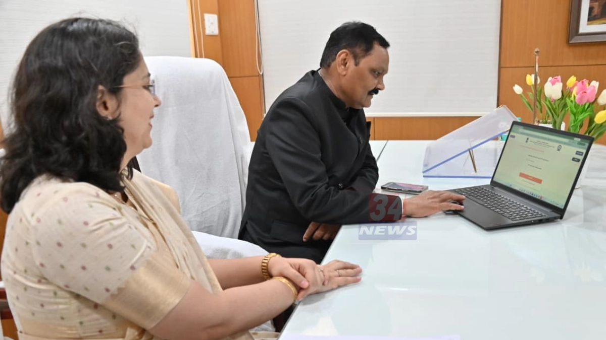 poor drainage system problems in urban । अनोखं आंदोलन, चंद्रपुरात खड्ड्यांना श्रद्धांजली poor drainage system problems in urban । अनोखं आंदोलन, चंद्रपुरात खड्ड्यांना श्रद्धांजली