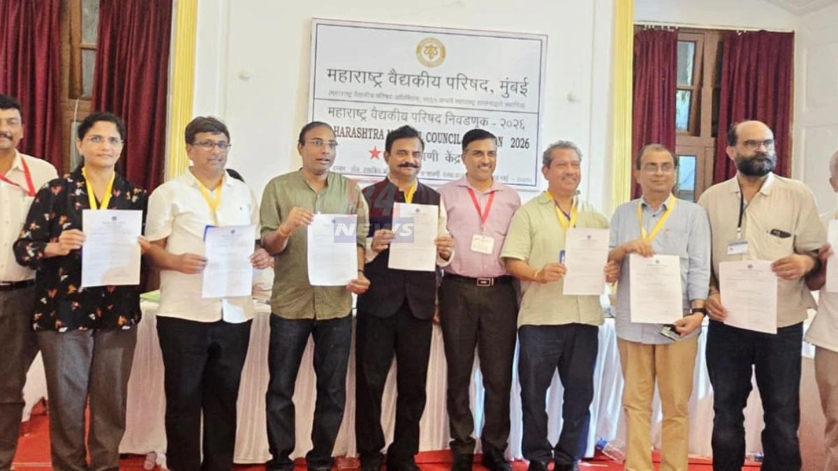 चंद्रपूर महापौर संगीता खांडेकर यांच्या समर्थनात माजी केंद्रीय मंत्री हंसराज अहीर यांची भाजप नगरसेवकांसोबत बैठक चंद्रपूर BJP Mayor हटणार नाहीत: हंसराज अहीर यांचा ठाम विश्वास