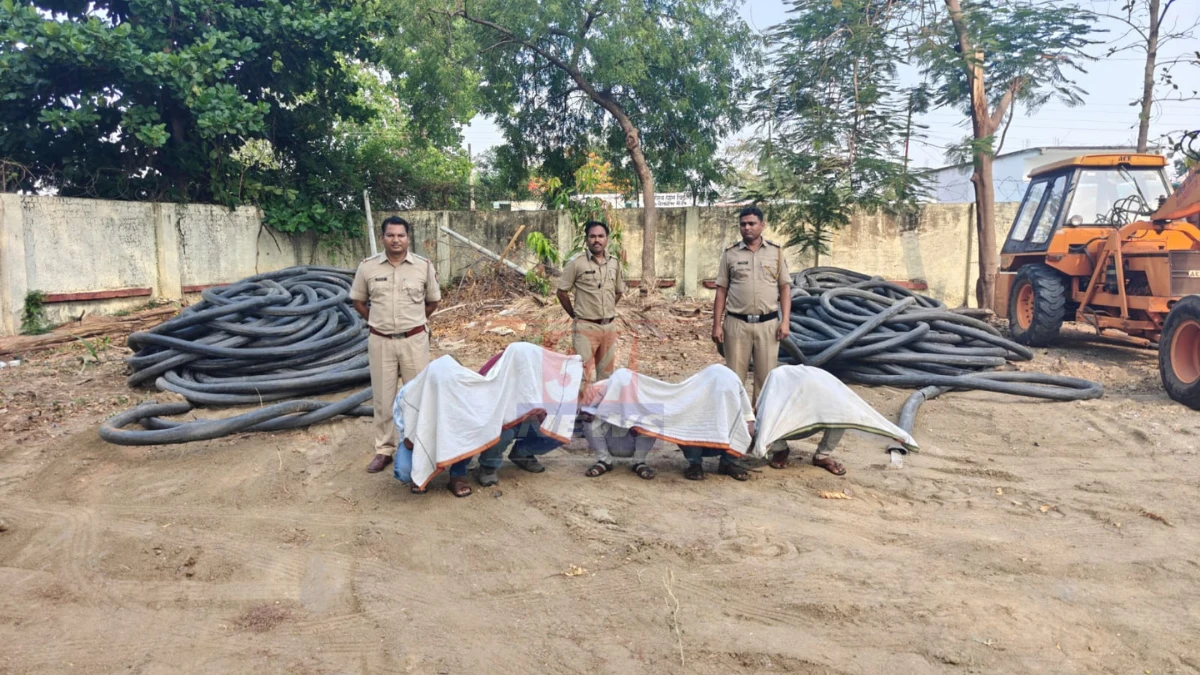 भद्रावती मोहबाळा येथे तलावाजवळ गौण खनिज उत्खननासाठी केलेले खड्डे रॉयल्टी संपली तरी उत्खनन सुरूच: भद्रावतीत तलावाजवळ गौण खनिज चोरी उघड