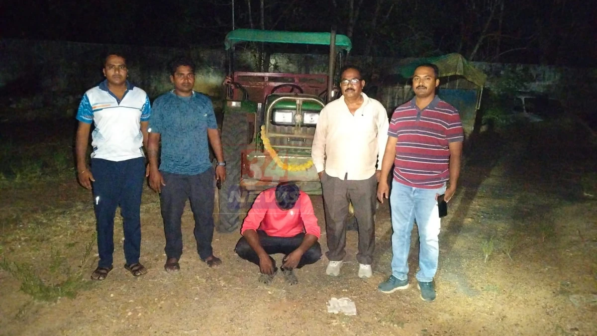 Chandrapur sand smuggling: पाथरी येथे अवैध रेती उत्खनन करताना जप्त केलेला ट्रॅक्टर व ट्रॉली, चंद्रपूर गुन्हे शाखेची कारवाई
