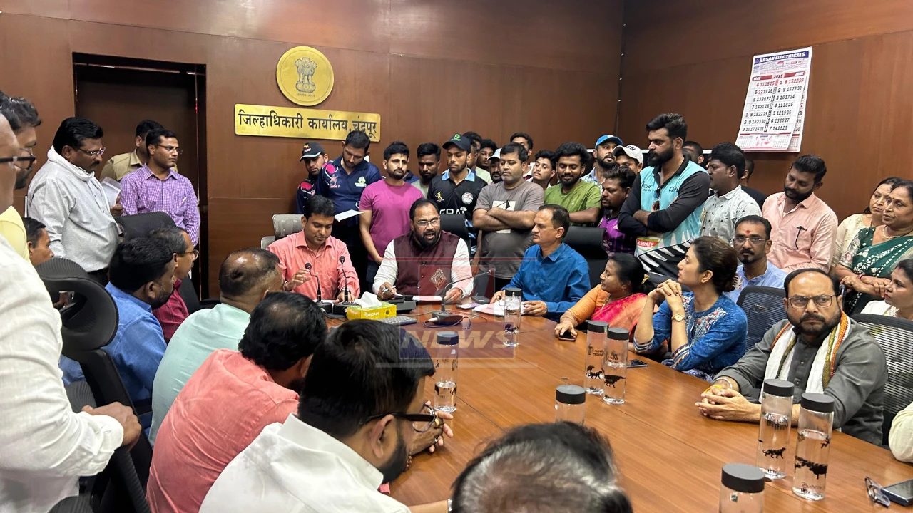 ram bagh ground protest news । रामबाग वाचलं!, आमदार जोरगेवार यांच्या आक्रमक भूमिकेपुढे प्रशासन नरमले